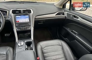Седан Ford Fusion 2017 в 