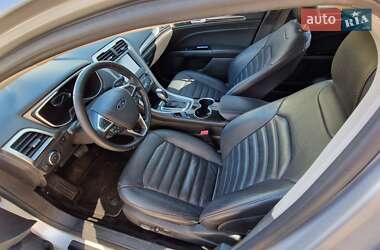 Седан Ford Fusion 2016 в 