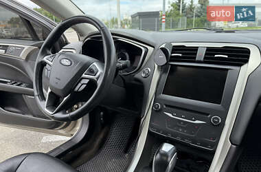 Седан Ford Fusion 2015 в 