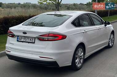 Седан Ford Fusion 2019 в 