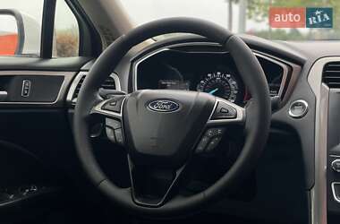 Седан Ford Fusion 2019 в 
