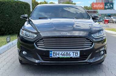 Седан Ford Fusion 2015 в 