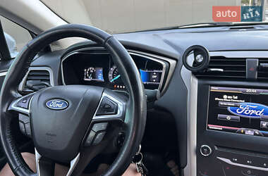 Седан Ford Fusion 2013 в 