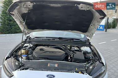 Седан Ford Fusion 2013 в 