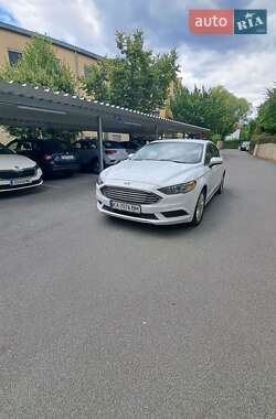 Седан Ford Fusion 2017 в 
