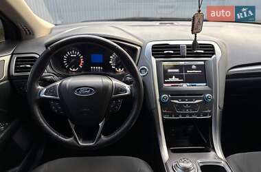 Седан Ford Fusion 2017 в 