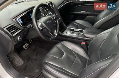 Седан Ford Fusion 2016 в 