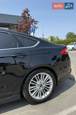 Седан Ford Fusion 2015 в 