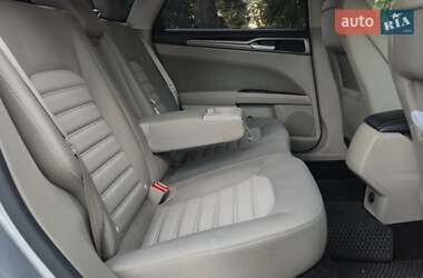 Седан Ford Fusion 2017 в 
