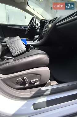 Седан Ford Fusion 2015 в 