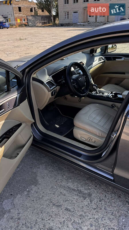 Седан Ford Fusion 2013 в 