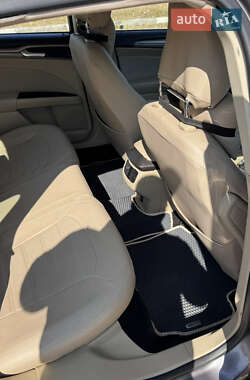 Седан Ford Fusion 2013 в 