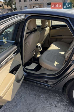 Седан Ford Fusion 2013 в 