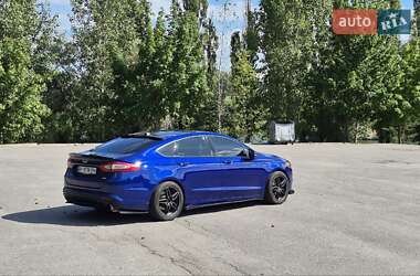 Седан Ford Fusion 2015 в 