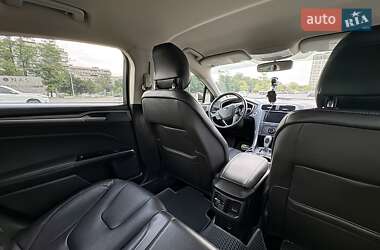 Седан Ford Fusion 2013 в 