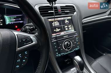 Седан Ford Fusion 2013 в 