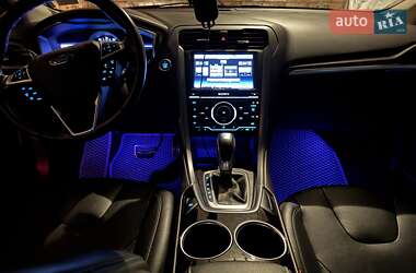 Седан Ford Fusion 2013 в 