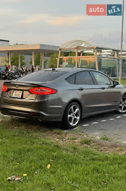 Седан Ford Fusion 2012 в 