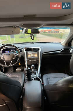 Седан Ford Fusion 2012 в 