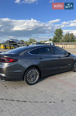 Седан Ford Fusion 2017 в 