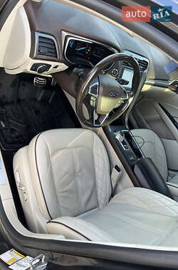 Седан Ford Fusion 2017 в 