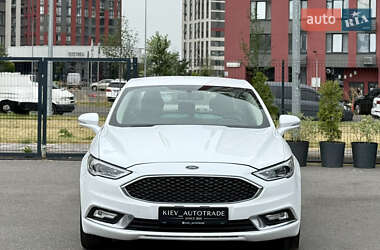 Седан Ford Fusion 2016 в 