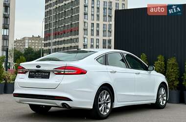 Седан Ford Fusion 2016 в 