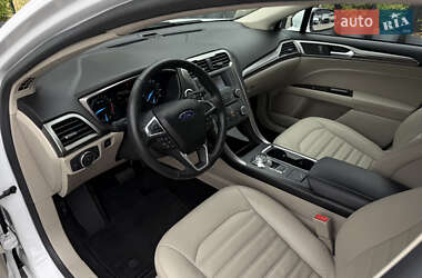 Седан Ford Fusion 2016 в 