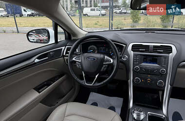 Седан Ford Fusion 2016 в 