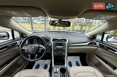 Седан Ford Fusion 2016 в 