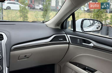 Седан Ford Fusion 2016 в 