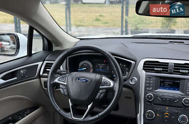 Седан Ford Fusion 2016 в 