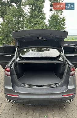 Седан Ford Fusion 2019 в 