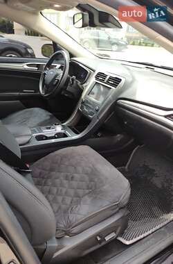 Седан Ford Fusion 2019 в 