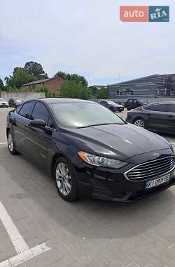 Седан Ford Fusion 2019 в 
