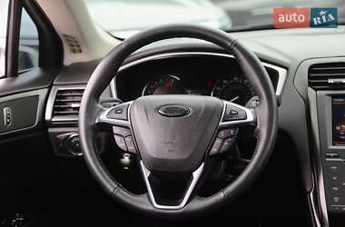 Седан Ford Fusion 2012 в 
