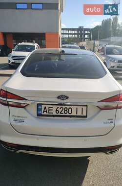 Седан Ford Fusion 2016 в 