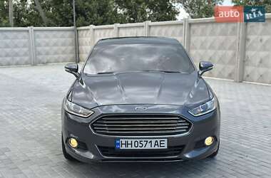 Седан Ford Fusion 2014 в 