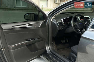 Седан Ford Fusion 2014 в 