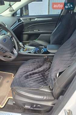 Седан Ford Fusion 2015 в 