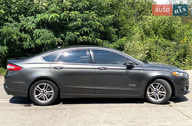 Седан Ford Fusion 2015 в 