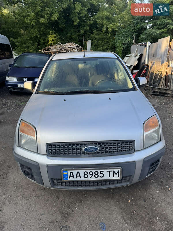 Хэтчбек Ford Fusion 2011 в 