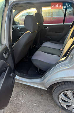 Хэтчбек Ford Fusion 2011 в 