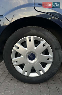 Хэтчбек Ford Fusion 2011 в 