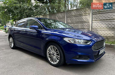 Седан Ford Fusion 2015 в 