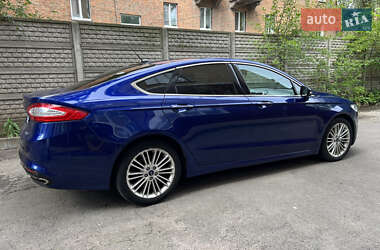Седан Ford Fusion 2015 в 