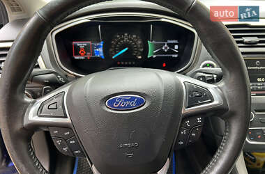 Седан Ford Fusion 2015 в 