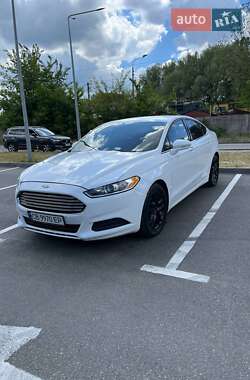 Седан Ford Fusion 2015 в 