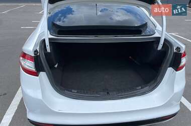 Седан Ford Fusion 2015 в 