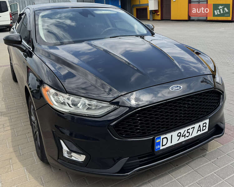 Седан Ford Fusion 2019 в 